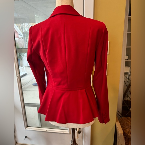 NWOT WHBM  Sz 4 Red Stretch blazer. High quality and perfect for the holidays. - Picture 4 of 6